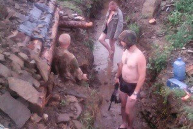 Бойцы АТО искупались в затопленных ливнем окопах: опубликованы фото