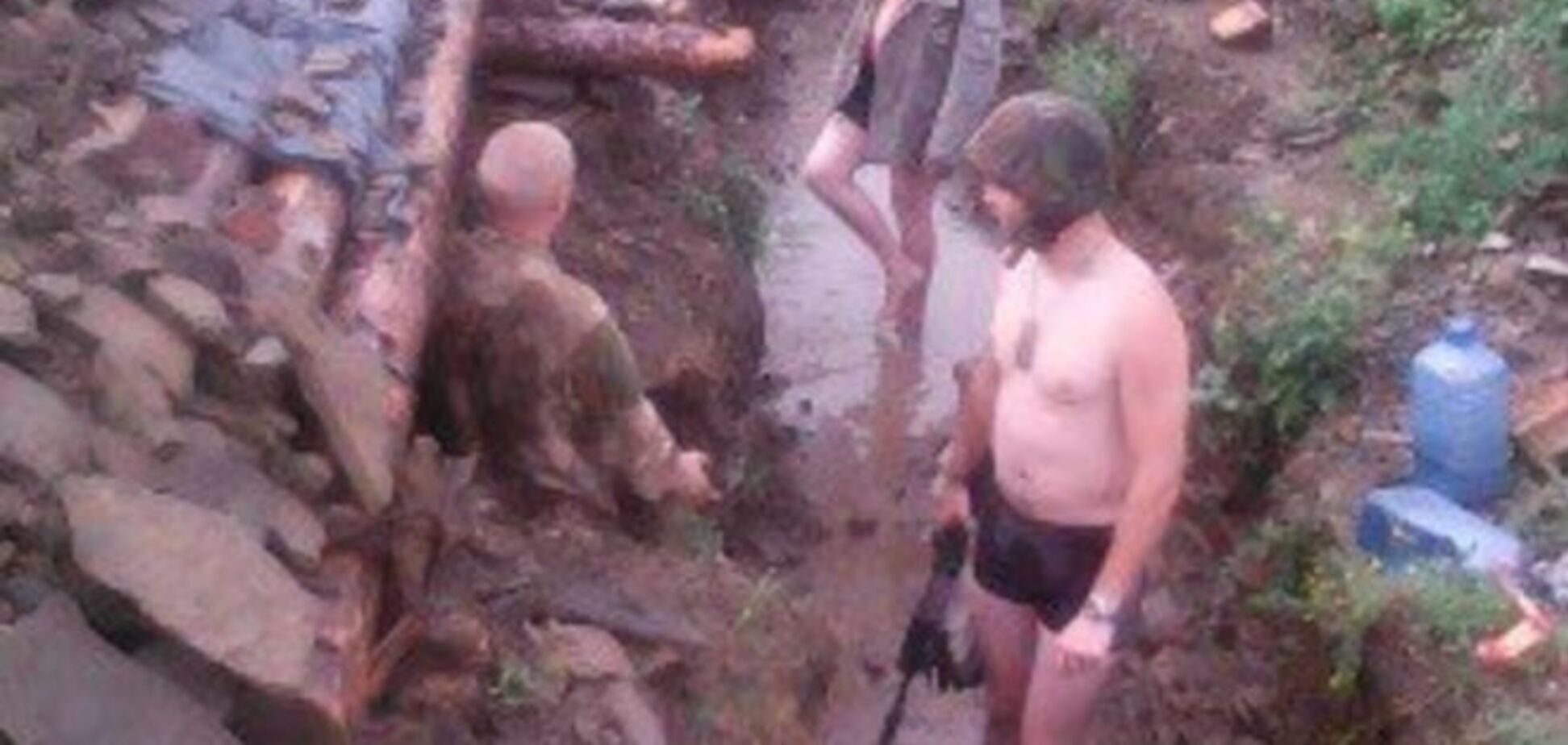 Бойцы АТО искупались в затопленных ливнем окопах: опубликованы фото