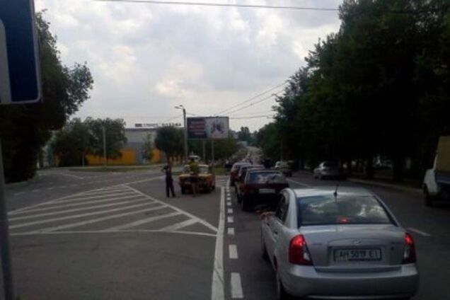 У Донецьку шикуються багатокілометрові черги за бензином: Відеофакт