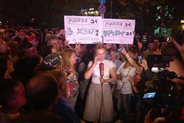 Не тупіть і не брешіть! На 'Майдані' у Вірменії послали РосЗМІ в ж**у: фотофакт