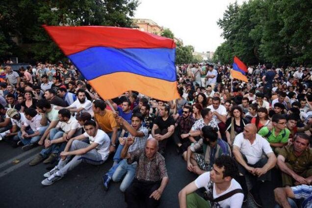 У Єревані активісти вигнали з площі російських журналістів 