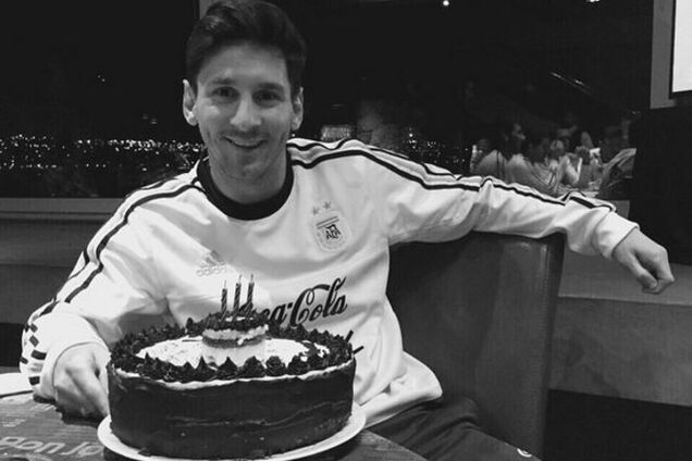 Фото Месси с тортом покорило интернет