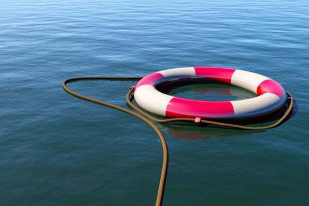 В Киеве спасли из воды школьницу