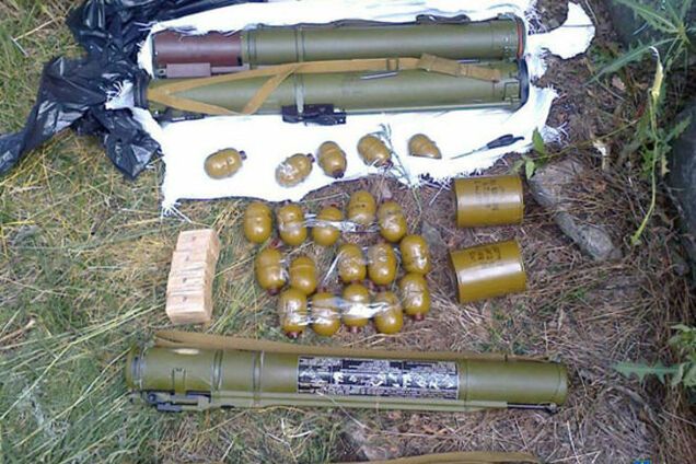 В Авдеевке на заброшенной стройке нашли арсенал оружия: фотофакт