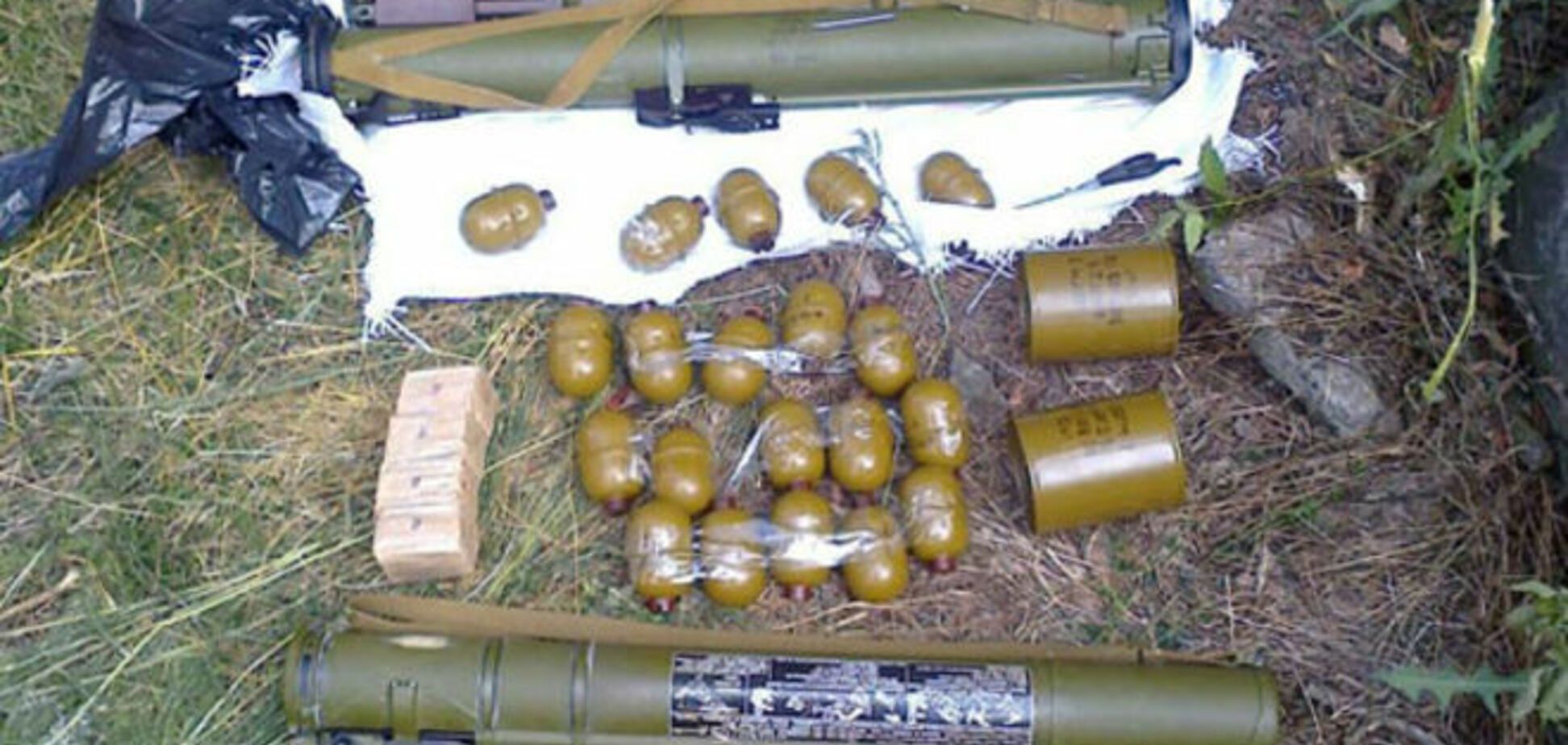 В Авдеевке на заброшенной стройке нашли арсенал оружия: фотофакт