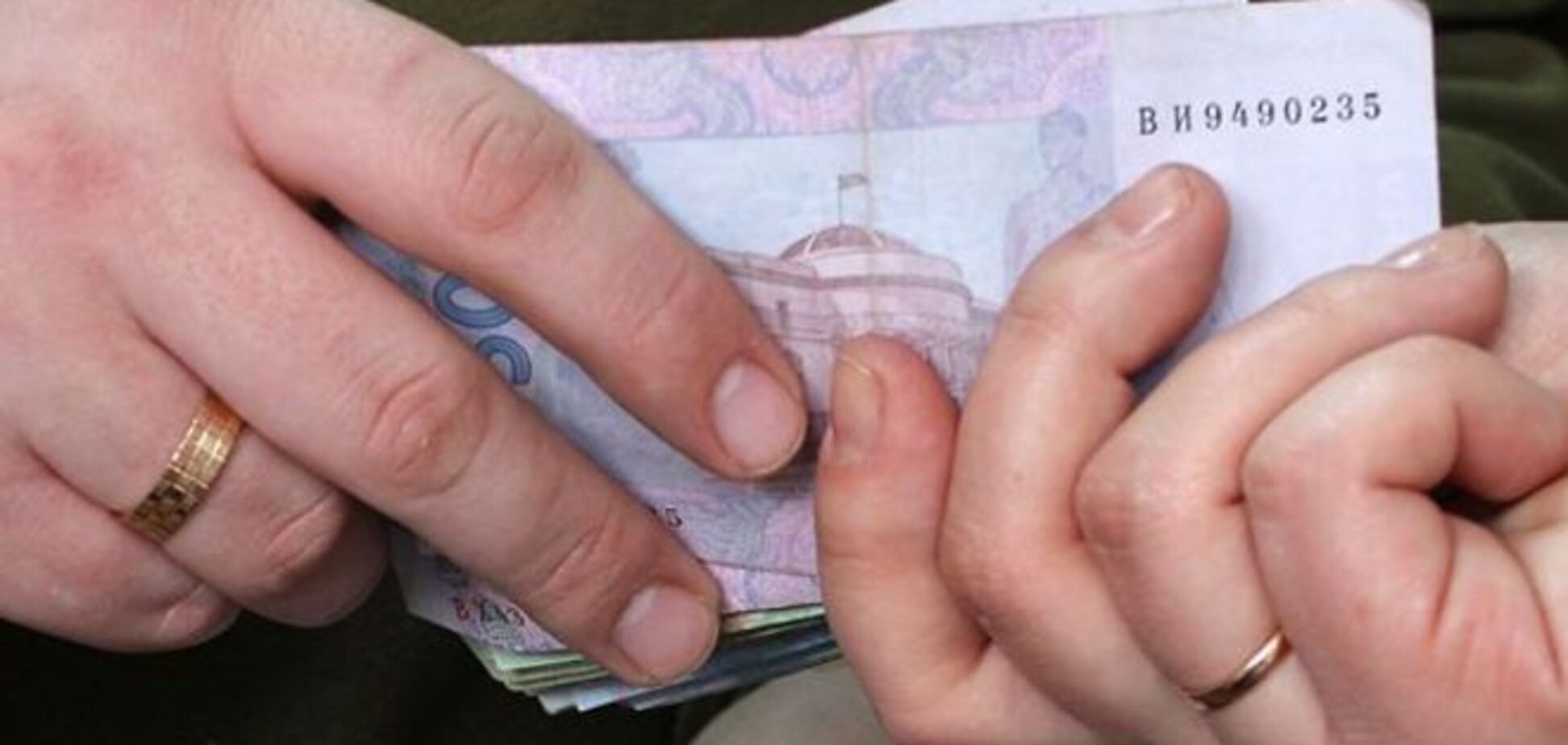 Двадцять тисяч за стоянку: у Києві затримали 'на гарячому' посадовця