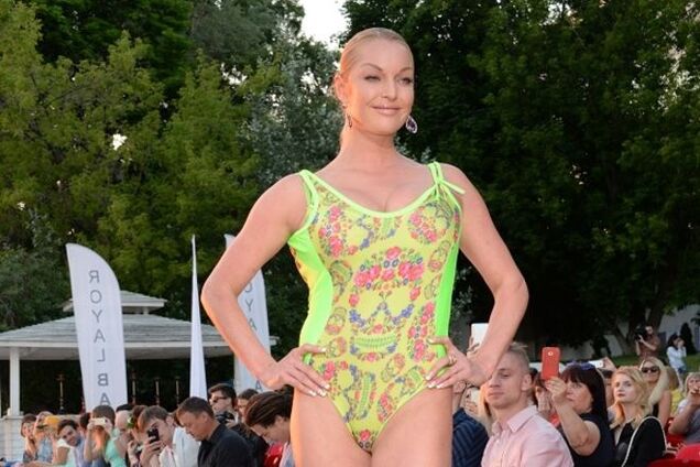 39-летняя Волочкова ужаснула фигурой в безвкусном купальнике
