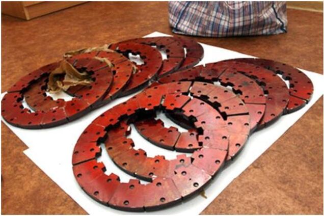 Проводники поезда 'Москва-Одесса' пытались перевезти детали истребителя