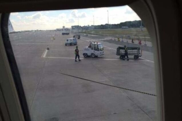 Самолет со 160 пассажирами экстренно сел в Варшаве после звонка о взрыве