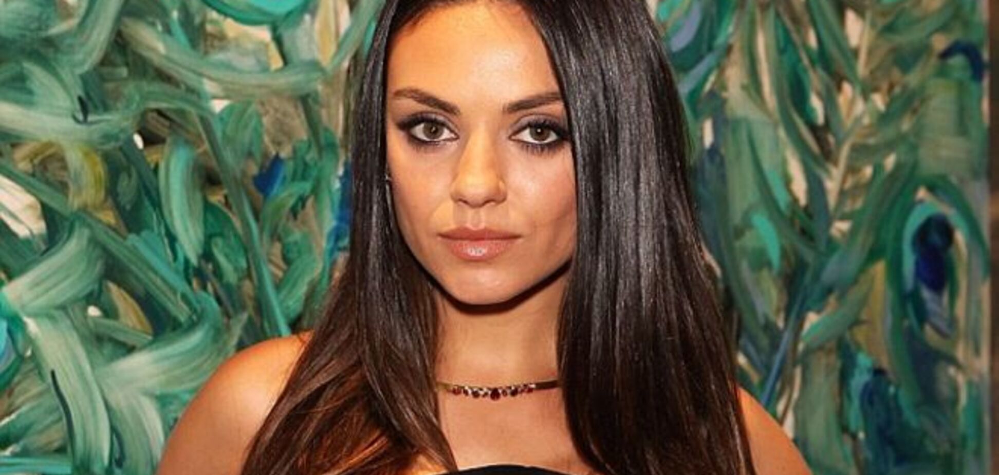 Молодая мама Мила Кунис показала стройную фигурку в элегантном образе