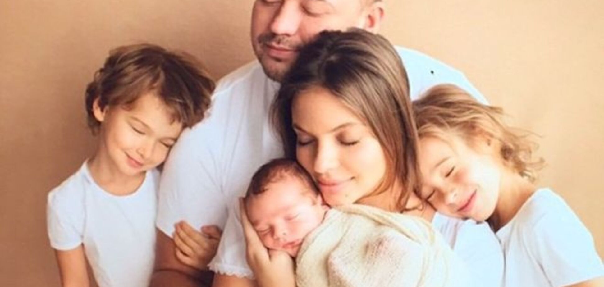 Сергей Жуков поделился трогательными снимками своих детей и жены