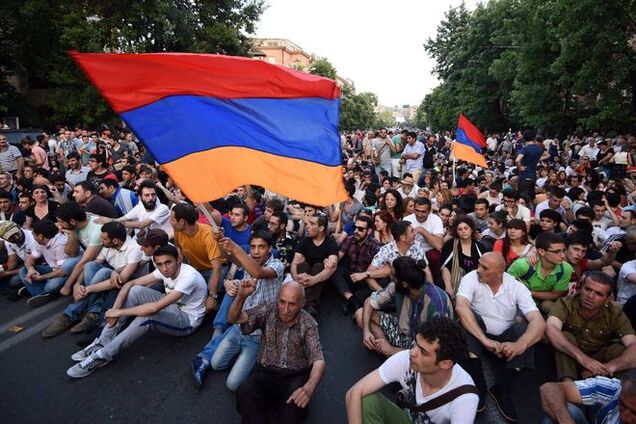 'Країна вимкненого світла': журналіст розповів, чи загрожує Вірменії революція