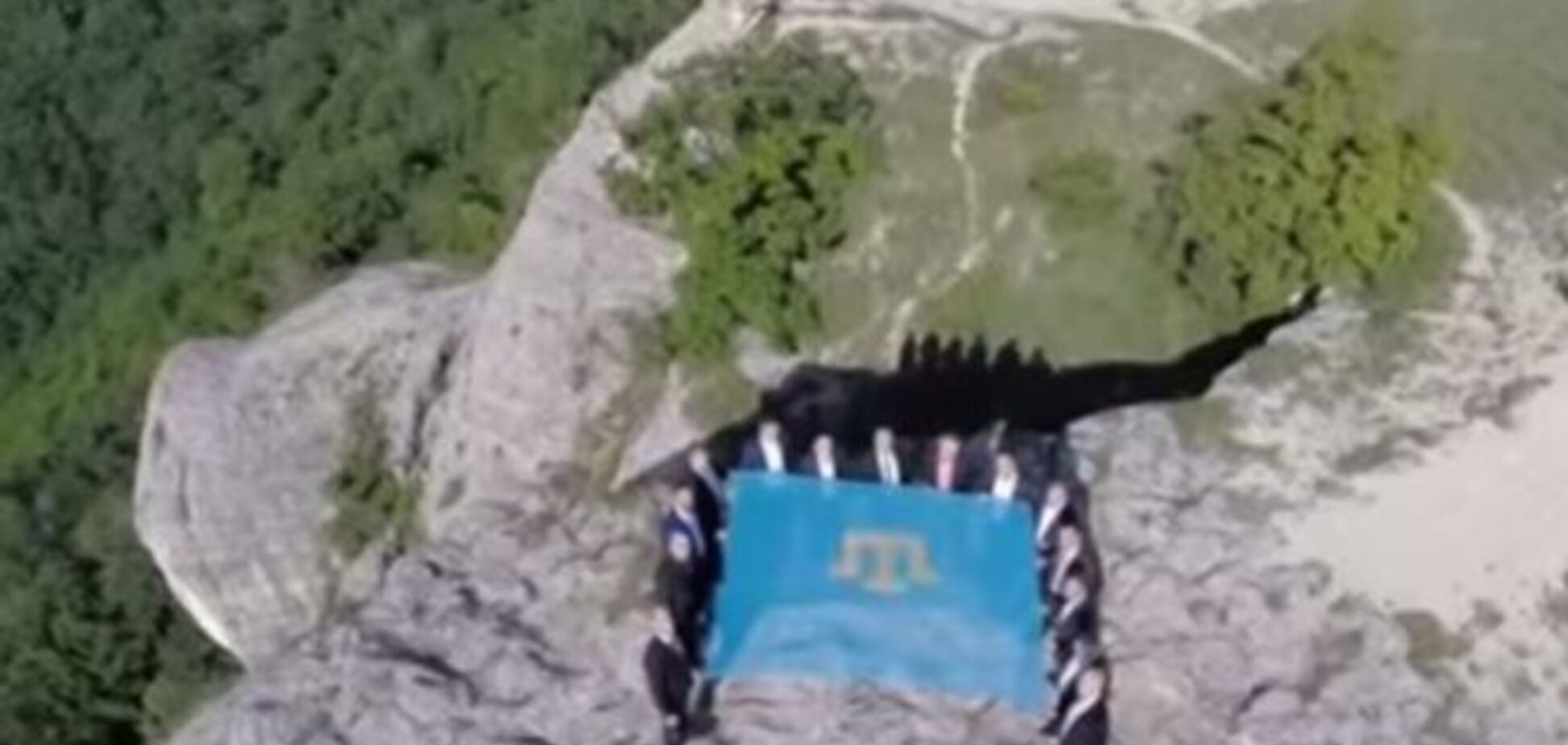 Волонтери зняли для кримських татар зворушливий ролик до Дня прапора