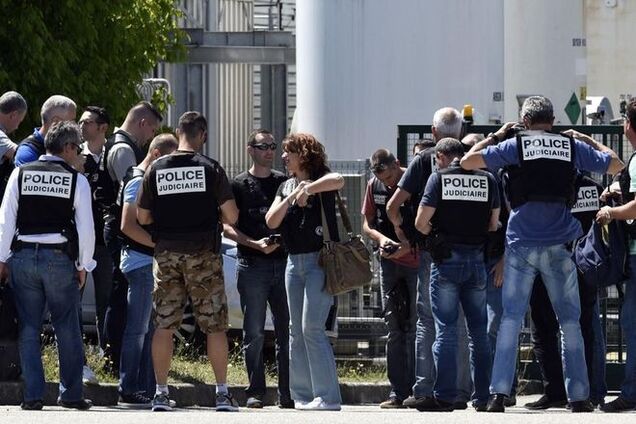 Среди раненых в теракте во Франции опознали террориста 