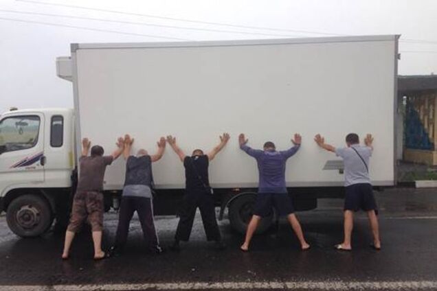 СБУ перехватила грузовики с товарами для главарей 'ДНР': опубликованы фото