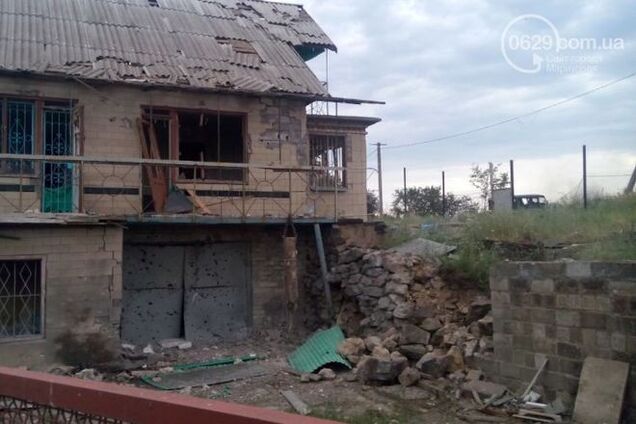 Под Мариуполем террористы разбомбили дома мирных жителей: фоторепортаж