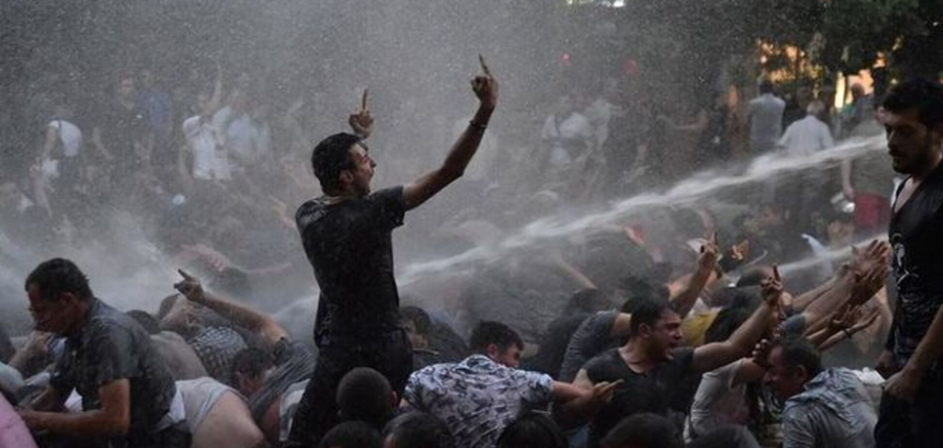 'Тарифний Майдан' в Єревані: поліція пригрозила 'жорсткими операціями'