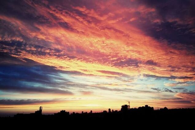Невероятный закат в Киеве взорвал соцсети: фоторепортаж