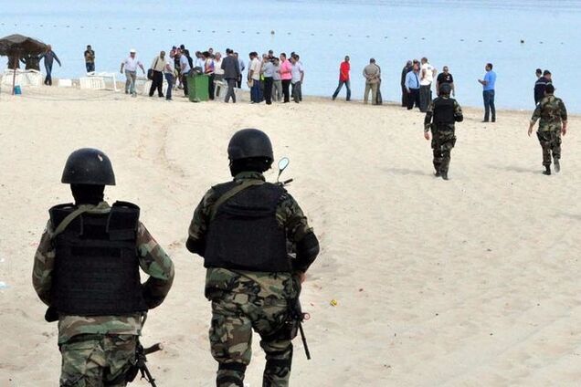 Подробности теракта в Тунисе: число жертв растет, туристы массово уезжают