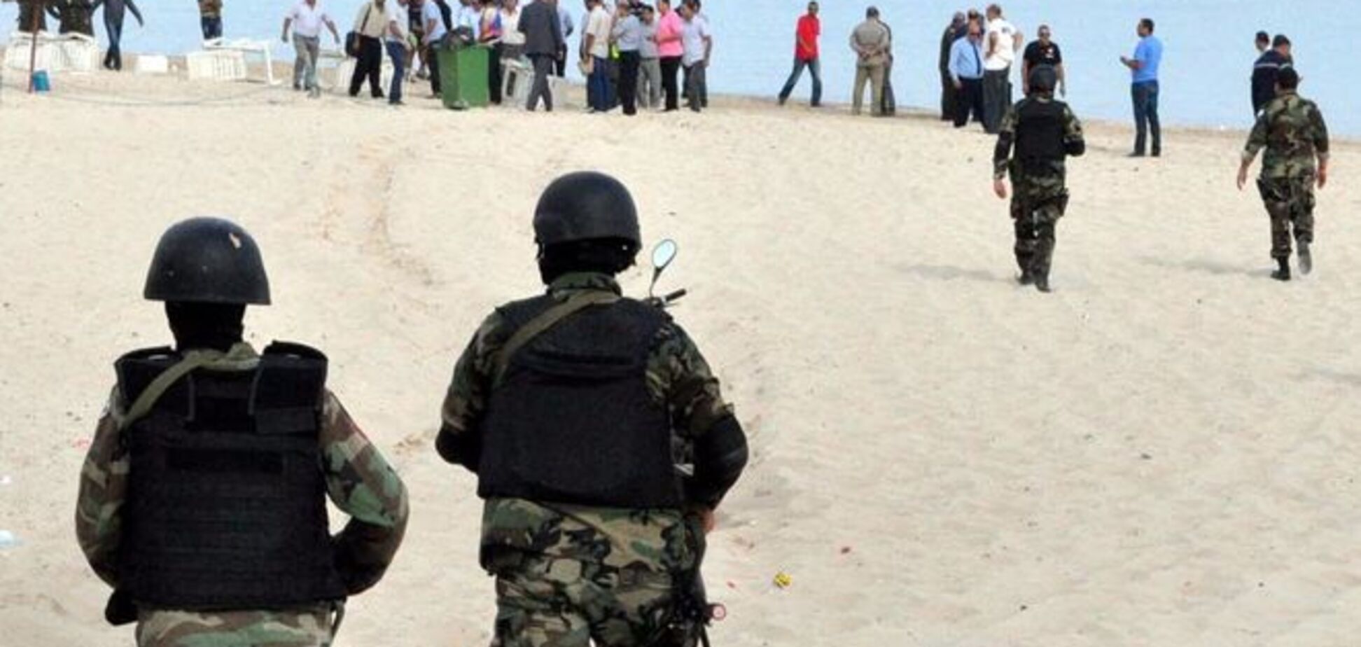Подробности теракта в Тунисе: число жертв растет, туристы массово уезжают