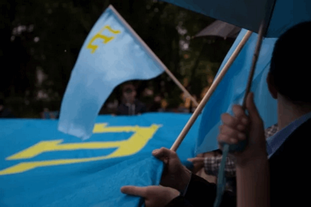 В Киеве крымские татары развернули крупнейший в Украине флаг: опубликованы фото