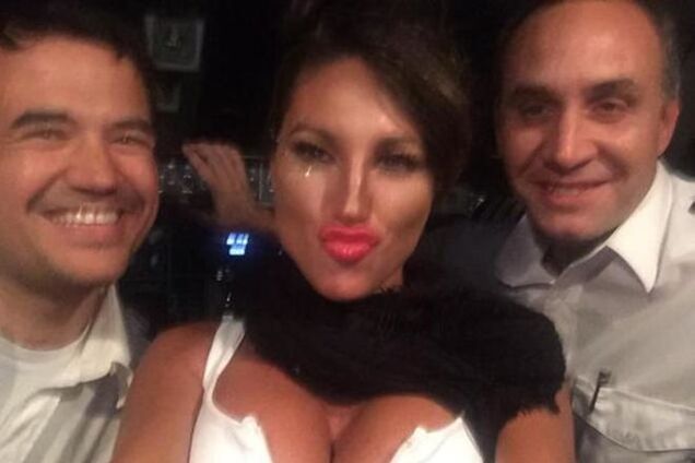 Аргентинських пілотів звільнили після відео з моделлю в кабіні літака