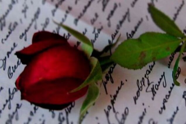 Боец АТО прислал своей любимой неувядающую розу с фронта: фотофакт