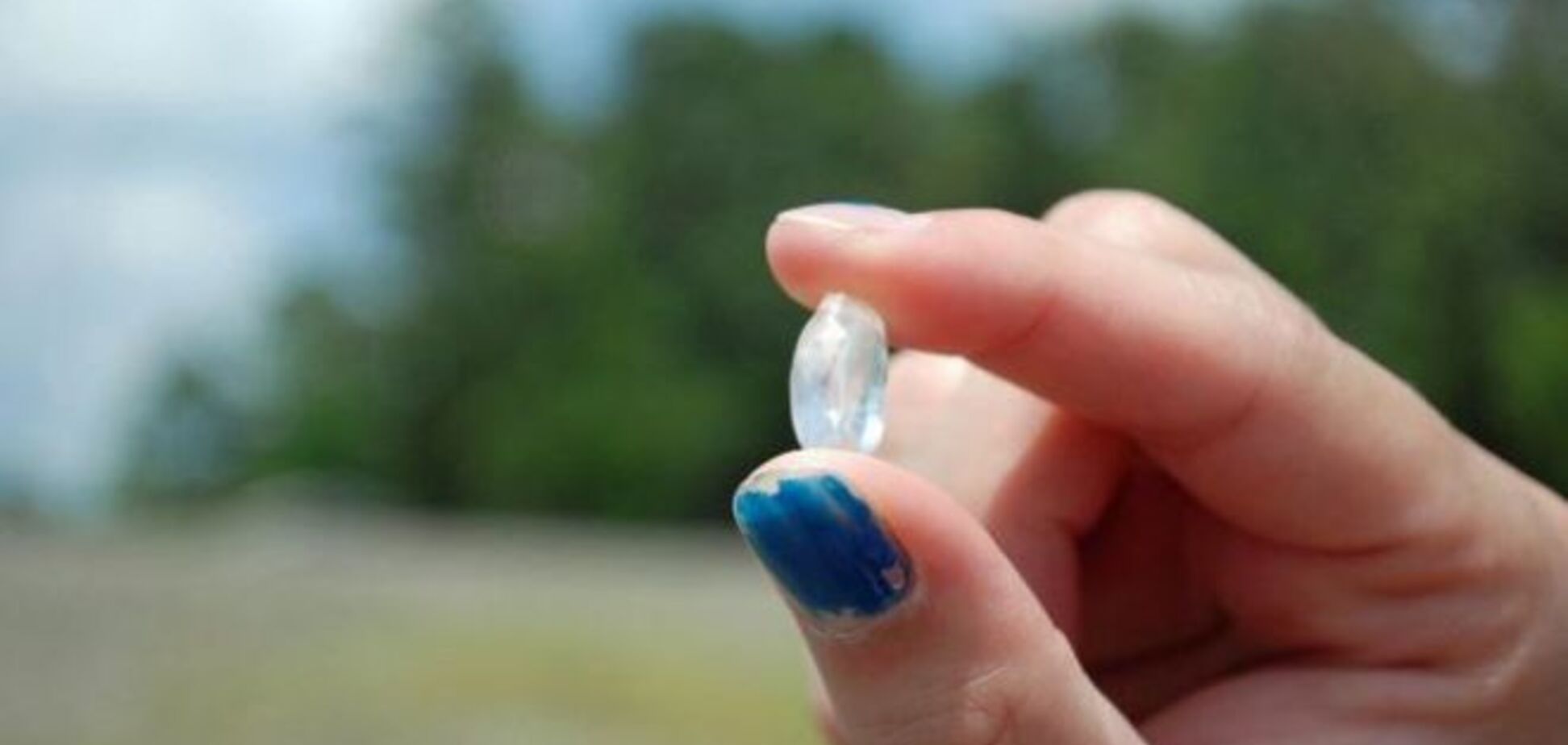 Женщина нашла в американском парке огромный алмаз: фотофакт