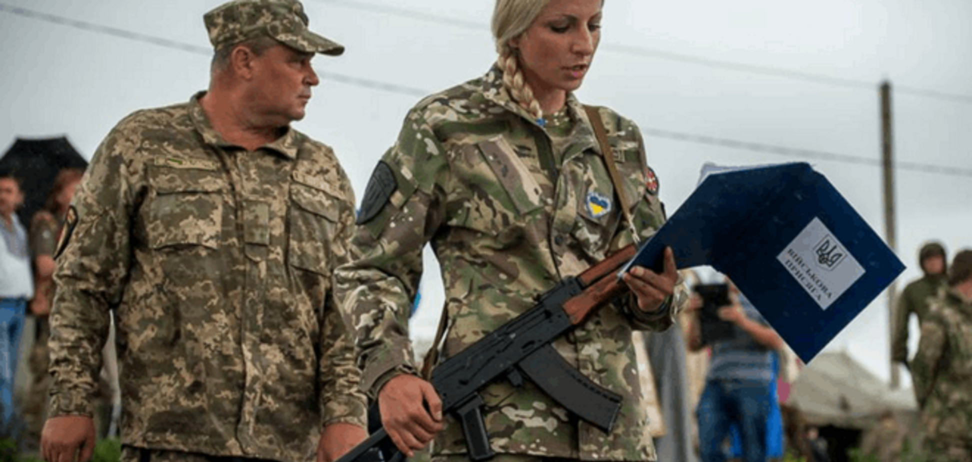 Бойцы батальона'Донбасс Украина' приняли присягу в День Конституции: опубликованы эффектные фото