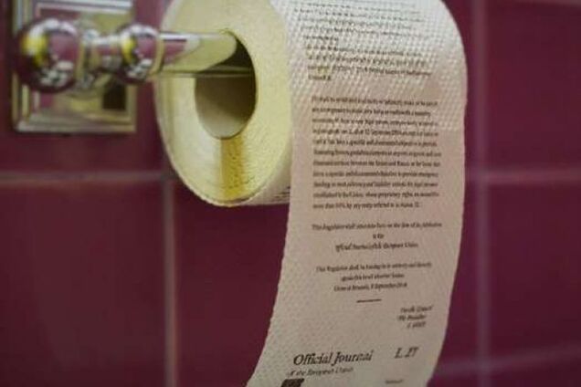 В России выпустили туалетную бумагу с текстом санкций ЕС: фотофакт