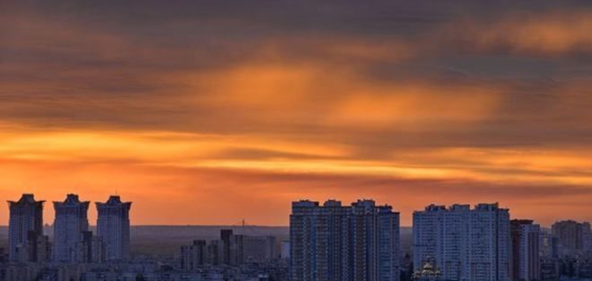 Огненные небеса. Сказочный закат в Киеве взорвал сеть: фоторепортаж