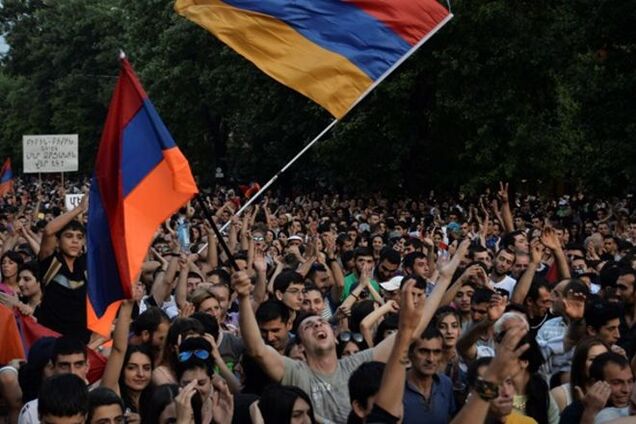 'Тарифный Майдан' в Ереване: полиция разрешила активистам протестовать