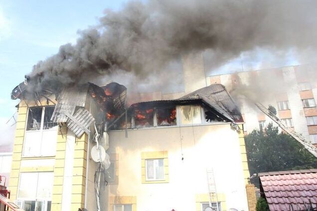 У Житомирі горів розважальний комплекс: опубліковано фото і відео