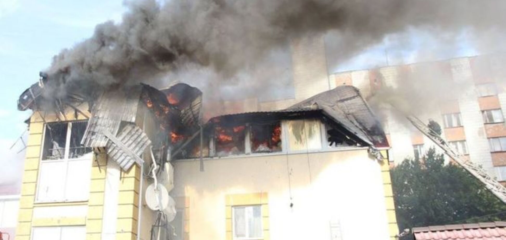 В Житомире горел развлекательный комплекс: опубликовано фото и видео