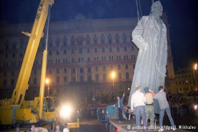 Комментарий: Возвращение 'железного Феликса' - потеря моральных ориентиров