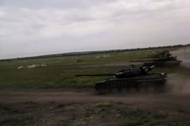 Террористы провели танковые учения на Донбассе: видеофакт