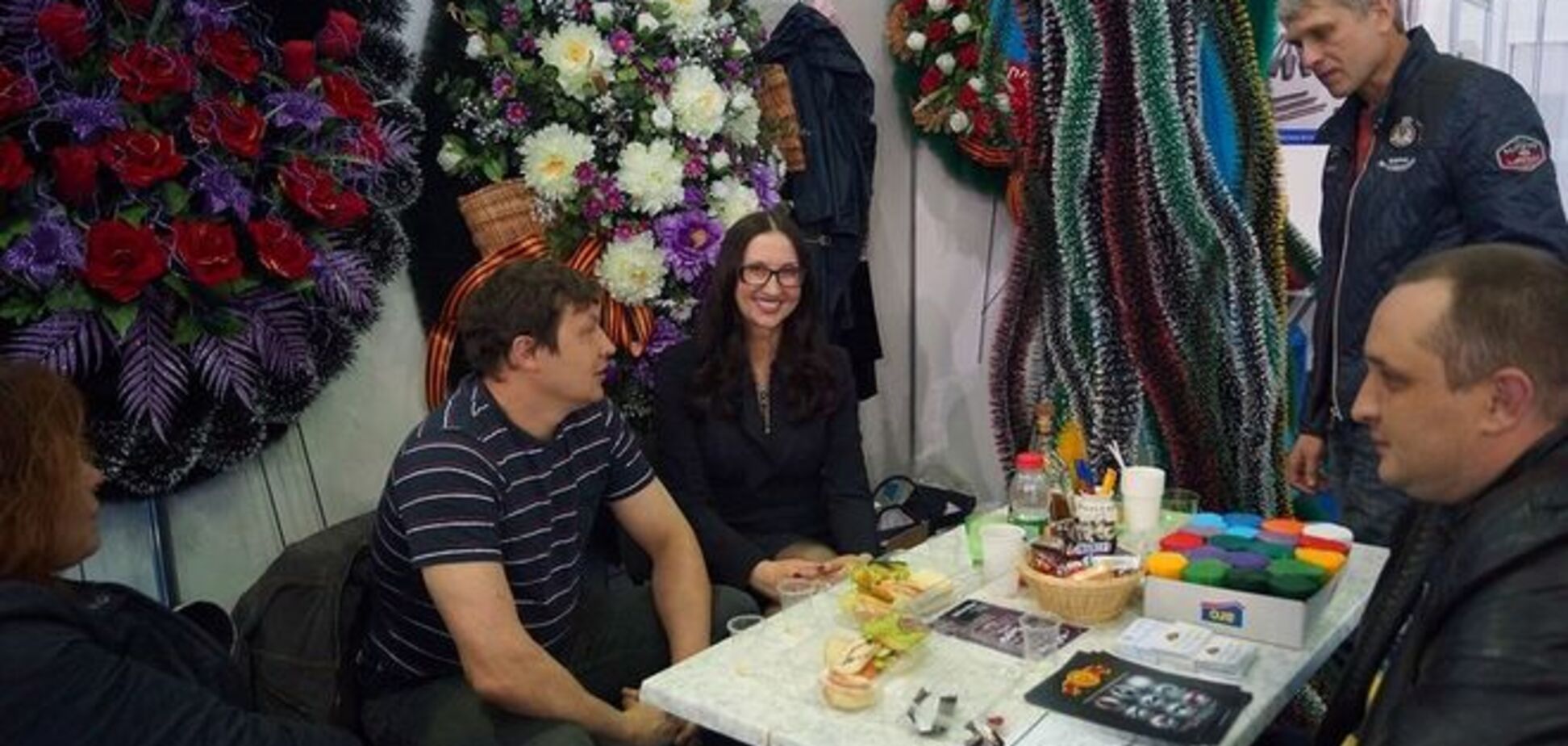 'Упаковка для гостайны Кремля': в Ялте приготовились к выставке гробов – фотофакт