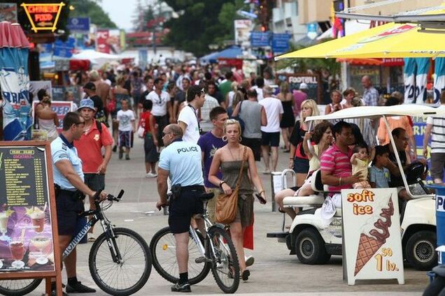 Как не стать жертвой мошенников на отдыхе: самые популярные разводы туристов