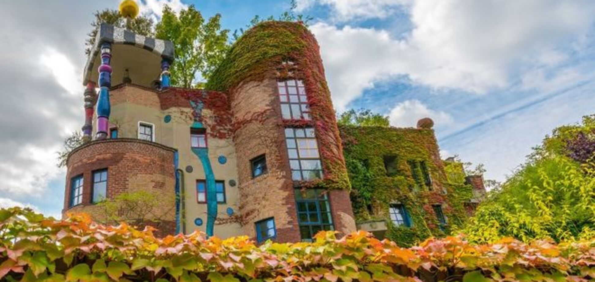 Просто казка: приголомшливі ' живі 'будинки знаменитого архітектора Хундертвассера
