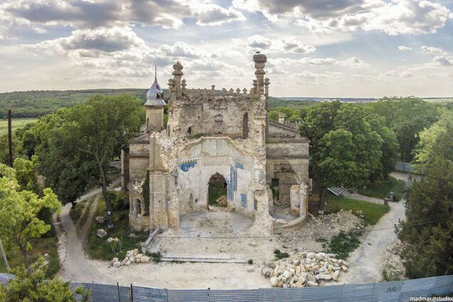 Украина теряет свою историю: в Одессе разрушается знаменитый замок Курисов. Фотофакт