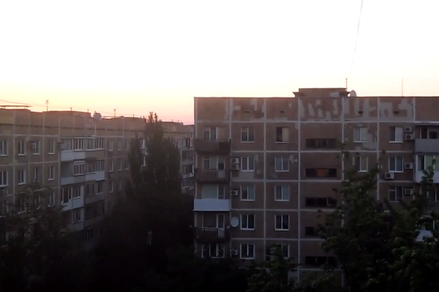 У Донецьку терористи обстрілюють прямо з житлових кварталів: Відеофакт