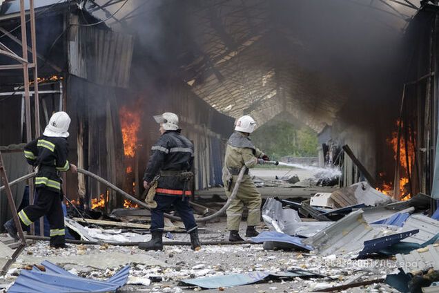 Огонь и дым: окраины Донецка попали под артобстрел: видофакт