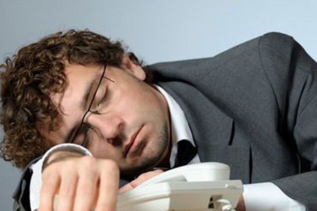 Вчені заявили про корисність сну на робочому місці
