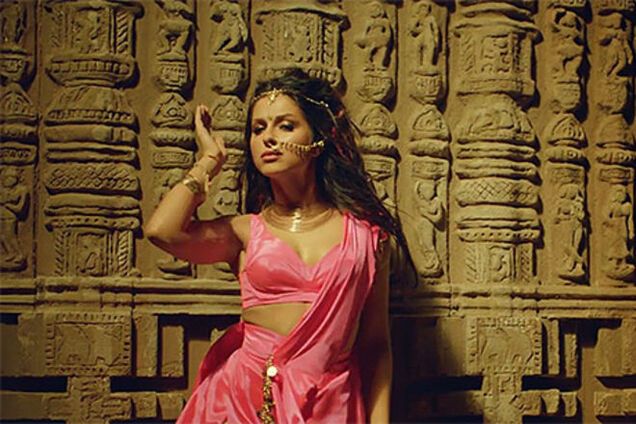 Нюша погрузилась в пьянящий мир индийских страстей