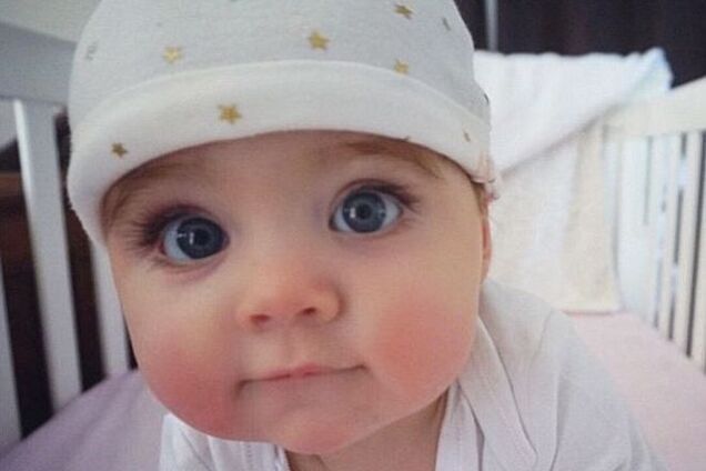 Маленькая девочка с невероятно красивыми глазами собрала 100 тыс. лайков в Фейсбуке