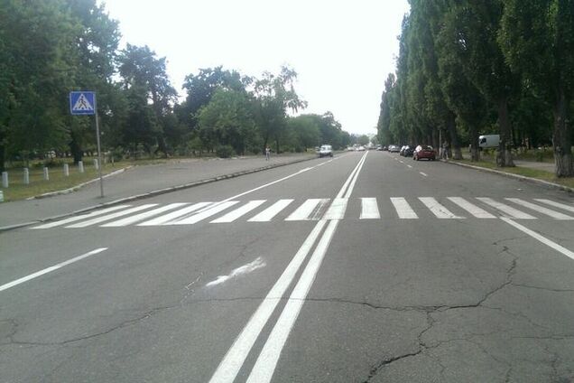 ЧП на зебре в Киеве: автомобиль зацепил коляску с ребенком