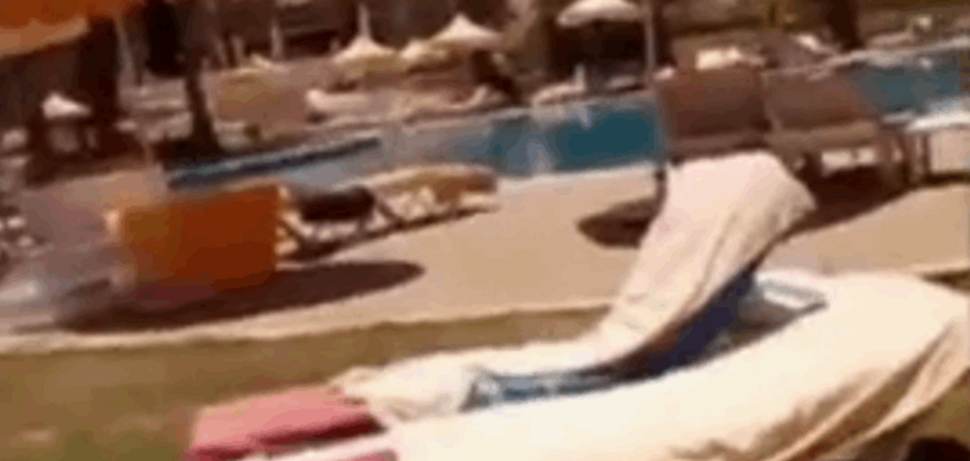 Сотрудник отеля в Тунисе снял нападение террористов: шокирующее видео