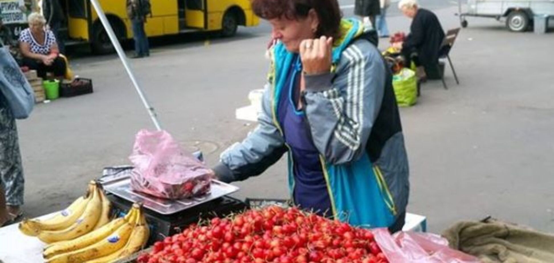 Недобросовестный продавец черешни из Киева стала 'звездой' соцсети