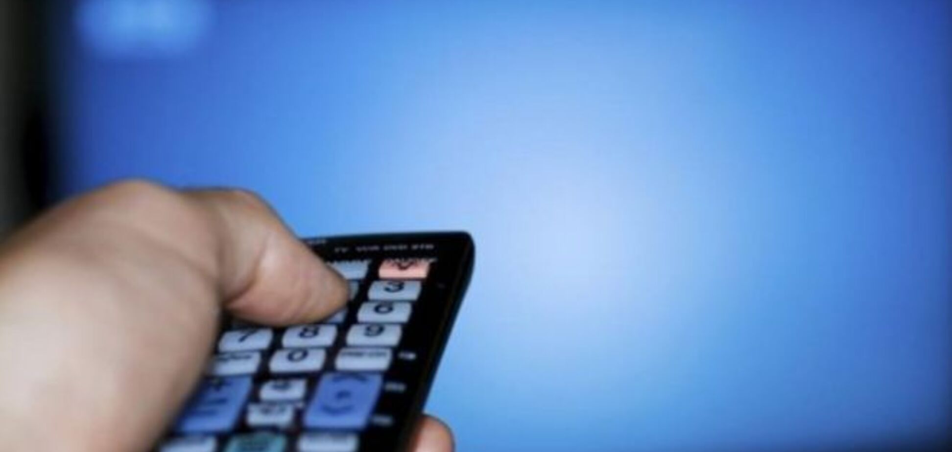 Больше половины россиян узнают новости из телевизора