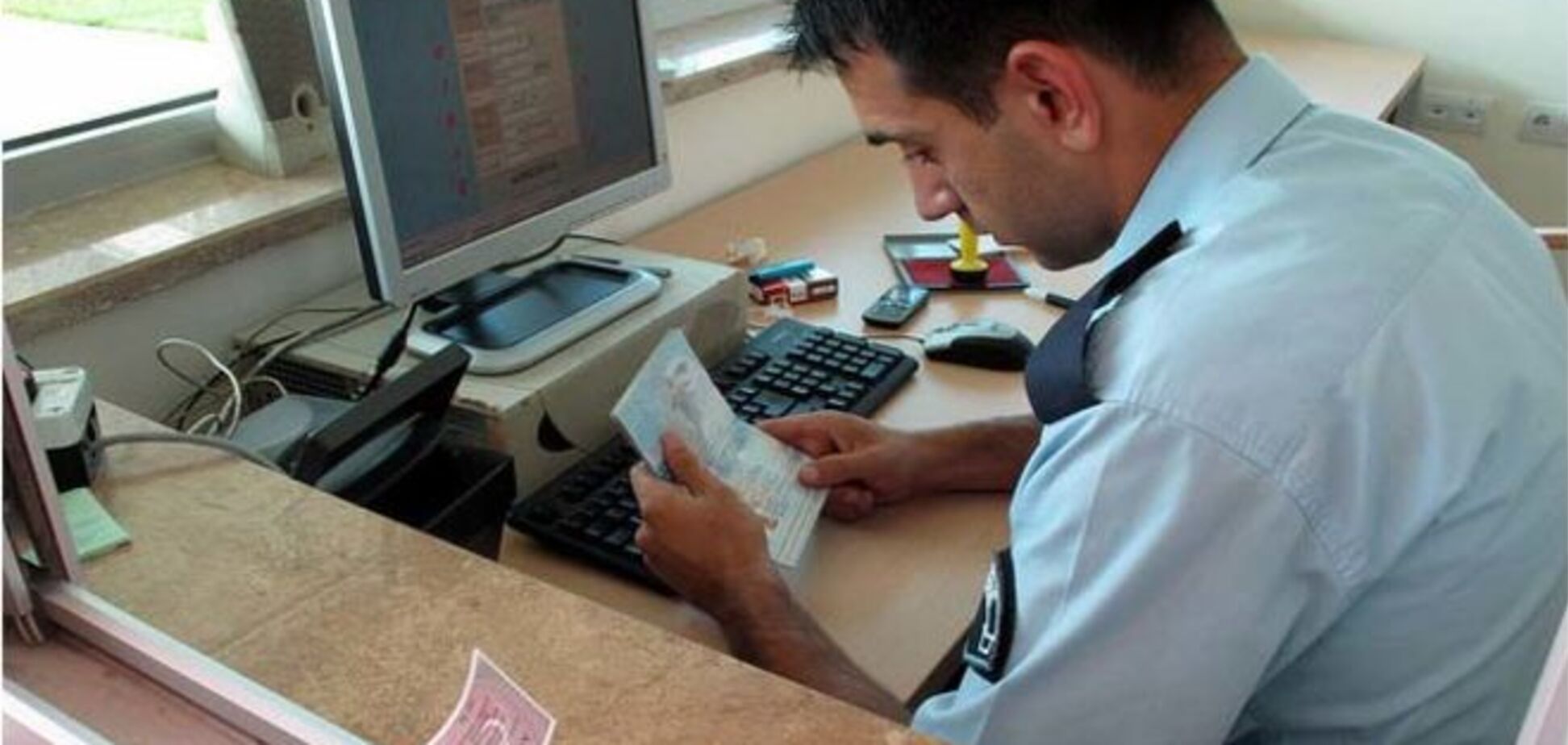 Проверка документов: мошенники выдавали фальшивые визы в Турцию